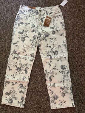 Kensie Cream Floral Straight-Leg Jeans